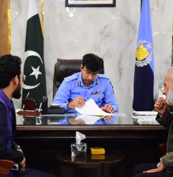 اسلام آباد (ٹی این ایس) اسلام آباد پولیس شہریوں کے مسائل کے حل کے لئے پرعزم۔ڈی آئی جی اسلام آبادمحمد جواد طارق نے اپنے دفتر میں کھلی کچہری کے دوران شہریوں کے مسائل سنے