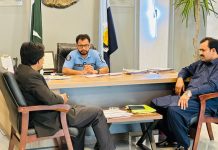 اسلام آباد (ٹی این ایس) پولیس شہریوں کے مسائل کے حل کے لئے پرعزم۔ڈی آئی جی اسلام آبادمحمد جواد طارق اور ایس ایس پی آپریشنز قاضی علی رضانے اپنے دفترمیں کھلی کچہری کے دوران شہریوں کے مسائل سنے