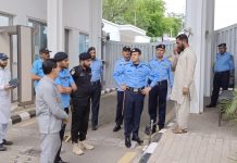 اسلام آباد (ٹی این ایس) ڈی آئی جی سکیورٹی رانا عمر فاروق کا پارلیمنٹ ہاؤس کا دورہ ۔سینئر افسران کے ہمراہ سکیورٹی انتظامات کا تفصیلی جائزہ لیا