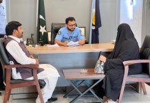 اسلام آ باد (ٹی این ایس) پولیس عوام کی خدمت کے مشن پر گا مزن۔ایس ایس پی آپریشنز اسلام آ باد قاضی علی رضا کا اوپن ڈور پا لیسی کے تحت شہر یو ں کے مسائل کے فوری حل کے لئے کھلی کچری کاانعقاد