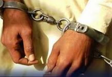 راولپنڈی (ٹی این ایس) راولپنڈی کے علاقے صدر واہ میں پانچ کار سواروں اور پولیس کے درمیان فائرنگ میں دو زخمی کار لفٹر گرفتار