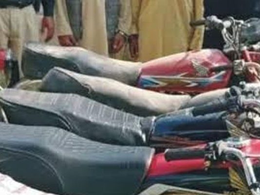 اسلام آباد (ٹی این ایس) اسلام آباد کے تھانہ رمنا ،انڈسٹریل ایریا اور کھنہ کی حدود سے چور تین موٹر سائیکل لے گئے