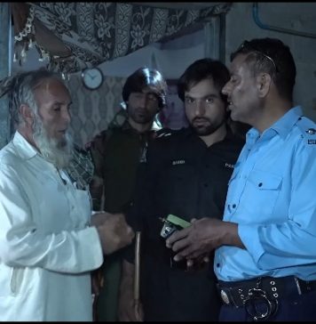 اسلام آباد (ٹی این ایس) پولیس کا مختلف علاقوں میں گرینڈ کومنگ اینڈسرچ آپریشن سرچ آپریشن کے دوران 464 افراد، 215 گھرانوں، 22 ہوٹلوں، 107 دکانیں، 206 موٹر سائیکلوں اور 113 گاڑیوں کو چیک کیاگیا