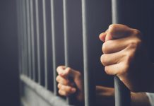 اسلام آباد (ٹی این ایس) تھانہ سٹی پولیس نے چند روز قبل سابقہ رنجش پر ساتھیوں کے ہمراہ چھریوں کے وار سے راہگیر سمیت تین شہریوں کو زخمی کرنے والا شخص گرفتار کر دیا