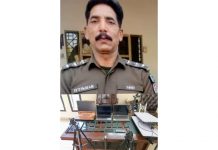 راولپنڈی (ٹی این ایس) ایس ایچ او تھانہ روات راجہ افتخار کی سربراہی میں پولیس ٹیم کی بڑی کارروائی ، فحش سائٹس پر آن لائن لائیو سٹریمنگ کے ذریعے فحش و نازیبا ویڈیوز شئیر کرنے والا گینگ گرفتار