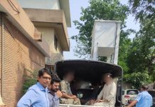 اسلام آباد (ٹی این ایس) ایکسائز دفتر کے باہر اے سی پوٹھوہار اور مجسٹریٹ آئی نائن راجہ شعیب افضل کی سرپرائز کارروائی، 9 ٹاؤٹس گرفتار