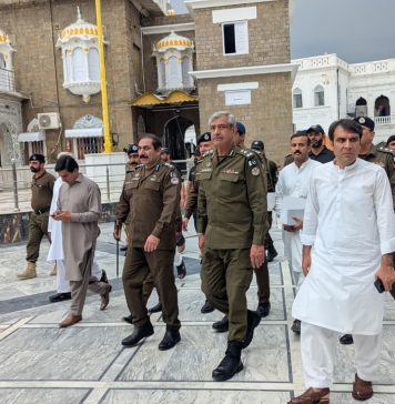 حسن ابدال (ٹی این ایس) جوڑی میلہ حسن ابدال سکھ یاتریوں کے تحفظ اور امن عامہ کے قیام کیلئے اعلیٰ سطحی سیکیورٹی جائزہ، آر پی او بابر سرفراز الپا، کمشنر عامر خٹک اور ڈی پی او اٹک سردار موارہن خان کا گوردوارہ سری پنجہ صاحب حسن ابدال کا دورہ