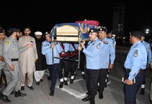 اسلام آباد (ٹی این ایس) پولیس کے کانسٹیبل عرفان ارشد کی نماز جنازہ پولیس لائنز ہیڈکوارٹرز اسلام آباد میں پورے سرکاری اعزاز کے ساتھ ادا کر دی گئی