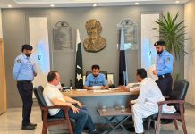 اسلام آ باد (ٹی این ایس) پولیس عوام کی خدمت کے مشن پر گا مزن۔ایس ایس پی آپریشنز اسلام آ باد قاضی علی رضا کا اوپن ڈور پا لیسی کے تحت شہر یو ں کے مسائل کے فوری حل کے لئے کھلی کچری کاانعقاد۔