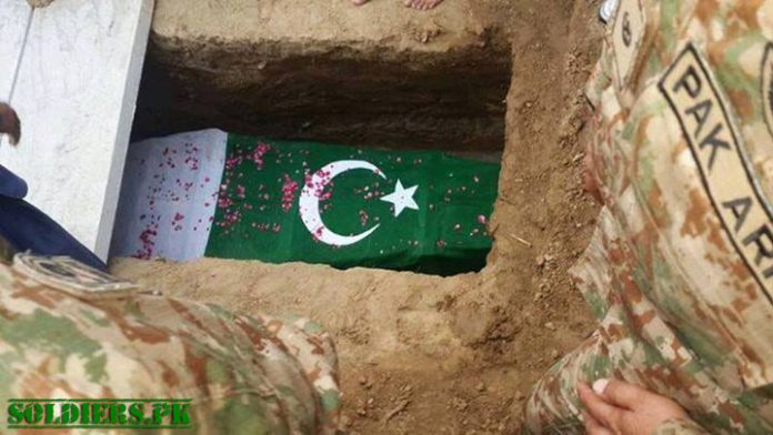 pakistan-army-soldier-grave-flag-spk