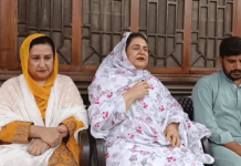 ہری پور (ٹی این ایس) چیئر پرسن بے نظیر انکم سپورٹ سینیٹر روبینہ خالد کی درندگی کا شکار ایت نور کے گھر امد اور ایت نور کے والد سے تعزیت