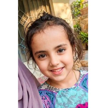 ہری پور (ٹی این ایس) تھانہ ٹی آئی پی کی حدود سے 14 روز قبل لاپتہ ہونے والی ساڑھے چار سالہ آیت نور کی باز یابی کیلئے ضلع ہری پور کی عوام نے شام پانچ بجے صدیق اکبر چوک پر پرامن احتجاج ریکارڈ کروایا۔