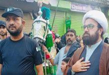اسلام آباد (ٹی این ایس) شیعہ علماء کونسل پاکستان کے مرکزی رہنما علامہ اشفاق وحیدی کی ایک وفد کے ساتھ ڈھوک سیداں راولپنڈی میں چہلم امام حسین ع کے جلوس عزاء میں خصوصی شرکت وفد میں سید اذکار شاہ ڈاکٹر حسنین رضا ودیگر شامل تھے