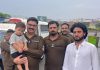 راولپنڈی (ٹی این ایس) چند دن قبل مغوی بچے کو بازیاب کرانے میں اھم کردار سب انسپکٹر شہزاد کی ھمراہ پولیس ٹیم عوام میں خراج تحسین کا سلسلہ جاری