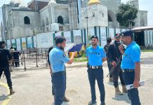 اسلام آباد (ٹی این ایس) ایس ایس پی آپریشنز قاضی علی رضا نے جمعہ کو فیصل مسجد سمیت امام بارگاہ جی سکس پر تعنیات پولیس افسران کو مشکوک عناصر اور جرائم پیشہ افراد کے خلاف بھرپور کاروائی کے احکامات جاری کئے۔