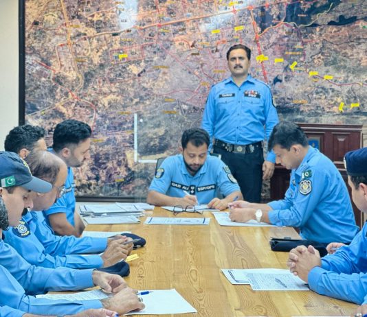 اسلام آباد (ٹی این ایس) ایس ایس پی آپریشنز قاضی علی رضا کا پولیس افسران کے مسائل کے بروقت حل اور ان کی دادرسی کے لئے اپنے دفتر میں اردل روم کا انعقاد