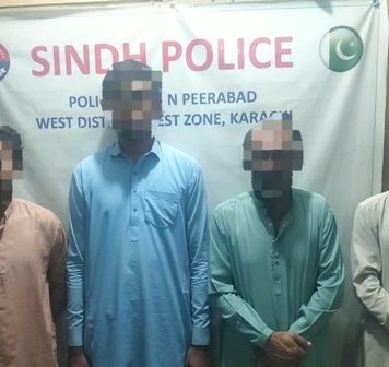 کراچی (ٹی این ایس) منگھوپیر میں شہری پر تشدد کرنیوالے 4 ملزمان گرفتار الٹا لٹکا کر تشدد کی ویڈیو سوشل میڈیا پر وائرل ہونے کے بعد پیرآباد پولیس کی کارروائی رات میں بجلی کی عدم دستیابی پر وارداتیں بڑھنے کا حکام نوٹس لیں۔ ماربل ایسوسی ایشن