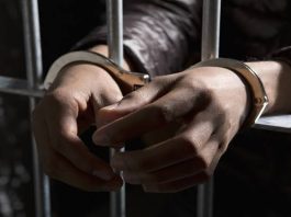 راولپنڈی (ٹی این ایس) عدالت نے منشیات سپلائر مجرم ریحان کو نو سال قید ایک لاکھ جرمانے کی سزا سنا دی مجرم سے ایک کلو 260 گرام چرس ہونے پر تھانہ روات پولیس نے گرفتار کیا تھا