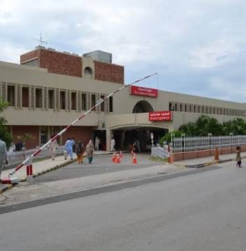 اسلام آباد (ٹی این ایس) پمز اسپتال میں آگ لگنے سے نومولود بچوں کی اموات کے واقعے سے متعلق سی ڈی اے کے فائر بریگیڈ ڈیپارٹمنٹ کی رپورٹ میں انکشاف ہوا ہے کہ پمز میں آگ سے بچاؤ اور انسانی جانوں کے تحفظ کے انتظامات ناکافی تھے