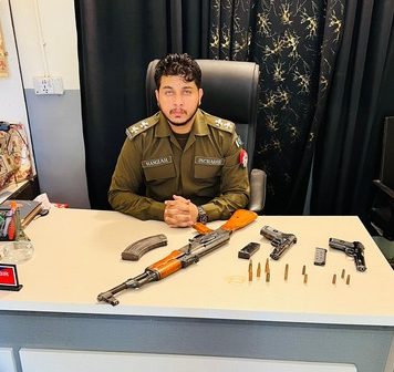 راولپنڈی (ٹی این ایس) راولپنڈی چوکی چک بیلی کے انچارج ملک حمزہ اعوان کی ایک اور کروائی غیر قانونی اسلحہ رکھنے والوں کے خلاف کاروائی جس کے نتیجے میں دو افراد گرفتار کیے گئے