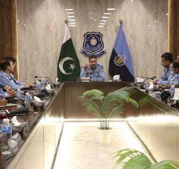 اسلام آباد (ٹی این ایس) آئی جی کی زیرِ صدارت آپریشنل کمانڈرز کانفرنس، شہر کے امن و امان کی مجموعی صورتحال، پبلک سروس ڈلیوری سمیت مختلف امور کا جائزہ لیا