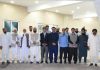 اسلام آباد (ٹی این ایس) ترنول میں امن و امان کے لیے پولیس اور عوام کا مشترکہ عزم۔وفاقی وزیرِ مملکت برائے داخلہ طلال چوہدری، آئی جی اسلام آباد کیپٹن (ریٹائرڈ) محمد سہیل چوہدری اور چیف کمشنر اسلام آباد کی ترنول کے مشران و بزرگ شہریوں سے ملاقات۔