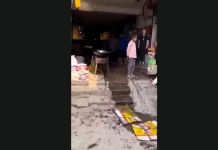 لاہور (ٹی این ایس) وزیراعلی پنجاب کی بنائی گئی پیرا فورس پنجاب نے کھولتے تیل کے کڑاہی سموسے پکانے والے غریب لڑے پر پھینک دی جس سے اس کی ٹانگ جل گئی