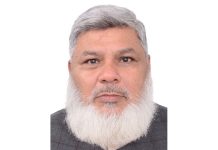 اسلام آباد (ٹی این ایس) راولپنڈی نرنکاری بازار کے صدر شیخ الیاس گوگا نے کہا ہیکہ نرنکاری بازار آٹھ سو دکانوں پر مشتمل شہر کا قدیم ترین ہول سیل مارکیٹ ہے یہاں کا تاجر ٹیکس کی مد میں کروڑوں روپے حکومتی کے خزانے میں جمع کرواتا ہے