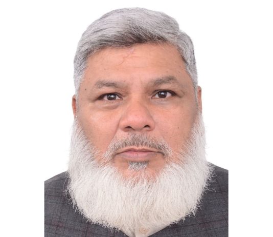 اسلام آباد (ٹی این ایس) راولپنڈی نرنکاری بازار کے صدر شیخ الیاس گوگا نے کہا ہیکہ نرنکاری بازار آٹھ سو دکانوں پر مشتمل شہر کا قدیم ترین ہول سیل مارکیٹ ہے یہاں کا تاجر ٹیکس کی مد میں کروڑوں روپے حکومتی کے خزانے میں جمع کرواتا ہے