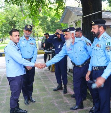 Islamabad (ٹی این ایس) DIG Security visits various duty points in the Red Zone, reviews security measures