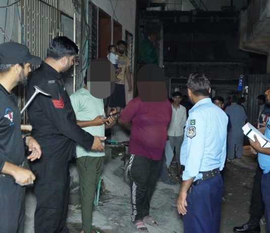 اسلام آباد (ٹی این ایس) پولیس نے مختلف علاقوں میں گرینڈ سرچ اینڈ کومنگ آپریشنز۔ سرچ آپریشنز کے دوران 268 افراد، 138 گھروں،21 دکانیں، ایک ہوٹل ،127 موٹرسائیکلوں اور 55 گاڑیوں کو چیک کیا