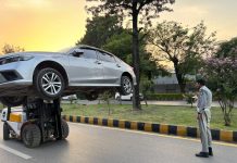 اسلام آباد (ٹی این ایس) ٹریفک قوانین پر موثر عملدرآمد، ڈبل پارکنگ کے خلاف کریک ڈاون اور ہیلمٹ آگاہی مہم جاری