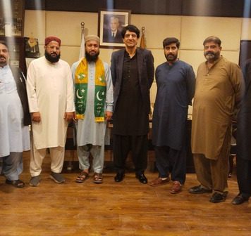 اسلام آباد (ٹی این ایس) پاکستان عوامی قوت پارٹی کے سربراہ اور راول جنرل اینڈ ڈینٹل ہاسپٹل و راول فاؤنڈیشن کے چیئرمین خاقان وحید خواجہ نے کہا ہے کہ پاکستان کے عوام باشعور ہیں وہ اپنا اچھا اور برا اچھی طرح جانتے ہیں