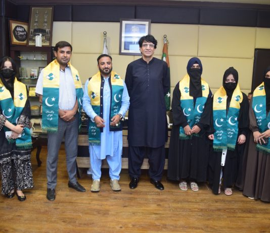 اسلام آباد (ٹی این ایس) پاکستان عوامی قوت پارٹی کے چیئرمین اور راول جنرل اینڈ ڈینٹل ہاسپٹل و راول فاؤنڈیشن کے چیئرمین خاقان وحید خواجہ نے کہا ہے کہ ہم پارٹی میں شامل ہونے والے مختلف مکاتب فکر کے لوگوں کی قدر کرتے ہیں اور انہیں خوش آمدید کہتے ہیں۔