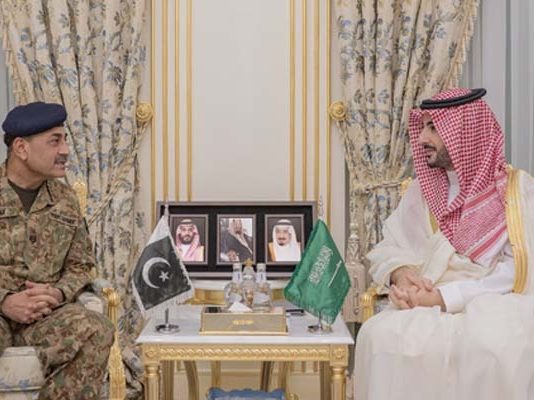 مکہ مکرمہ/اسلام آباد (ٹی این ایس) فیلڈ مارشل اور سعودی وزیر دفاع کی ملاقات، سعودیہ پر حملوں کا مقابلہ کرنے کیلئے مشترکہ کوششیں جاری رکھنے کے عزم کا اعادہ