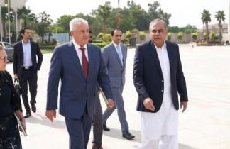 پشاور/اسلام آباد (ٹی این ایس) ڈی جی آئی ایس پی آر لیفٹیننٹ جنرل احمد شریف کا دورۂ پشاور’ خیبرپختونخوا کی مختلف جامعات کے طلبہ و طالبات اور سینئر فیکلٹی ممبران کے ساتھ خصوصی نشست’
