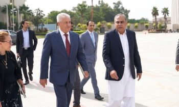 پشاور/اسلام آباد (ٹی این ایس) ڈی جی آئی ایس پی آر لیفٹیننٹ جنرل احمد شریف کا دورۂ پشاور’ خیبرپختونخوا کی مختلف جامعات کے طلبہ و طالبات اور سینئر فیکلٹی ممبران کے ساتھ خصوصی نشست’