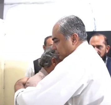 اسلام آباد (ٹی این ایس) وفاقی وزیر داخلہ محسن نقوی اور وزیر مملکت طلال چوہدری کی مرحومہ طالبہ لائبہ اعجاز کی رہائش گاہ آمد وزیر داخلہ نے لائبہ اعجاز کیس میں ہونے والی اہم پیش رفت سے اہل خانہ کو آگاہ کر دیا