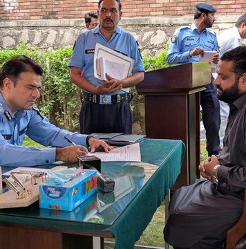 اسلام آباد (ٹی این ایس) ڈی آئی جی علی وسیم کی کھلی کچہری، شہریوں کی شکایات کے فوری ازالے کے لیے متعلقہ افسران کو موقع پر احکامات جاری