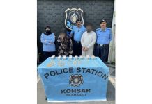 اسلام آباد (ٹی این ایس) چوری کی واردات میں گرفتار دو خواتین سمیت تین ملزمان سے 06 کروڑ مالیت کے ہیرے، طلائی زیورات اور نقدی برآمد، کوہسار پولیس نے دو خواتین سمیت تین ملزمان کو گرفتار کرلیا