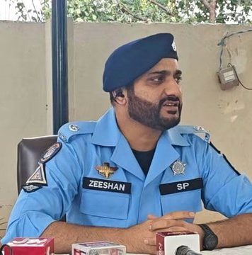 اسلام آباد (ٹی این ایس) ایس پی رورل ذیشان کا ایک منفرد اور قابل تعریف انداز ایس پی رورل ذیشان نے اپنے آفس کے باہر ایک کمپلینٹ باکس داخل کیا، جس پر تالا لگا کر چابی اپنے پاس رکھ لی۔