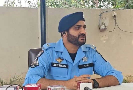 اسلام آباد (ٹی این ایس) ایس پی رورل ذیشان کا ایک منفرد اور قابل تعریف انداز ایس پی رورل ذیشان نے اپنے آفس کے باہر ایک کمپلینٹ باکس داخل کیا، جس پر تالا لگا کر چابی اپنے پاس رکھ لی۔