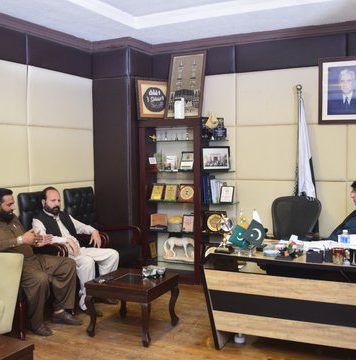 اسلام آباد (ٹی این ایس) پاکستان عوامی قوت پارٹی کے سربراہ اور راول جنرل اینڈ ڈینٹل ہاسپٹل و راول فاؤنڈیشن کے چیئرمین خاقان وحید خواجہ نے کہا ہے کہ طلبہ و طالبات کا مستقبل جدید علوم سے مشروط ہے.