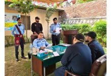 اسلام آباد (ٹی این ایس) ڈی آئی جی اسلام آباد علی وسیم کی کھلی کچہری۔ شہریوں کی شکایات کے فوری ازالے کے احکامات جاری، پی او برانچ کے انچارج اور ٹیم کو نقد انعامات و تعریفی اسناد سے نوازا گیا۔