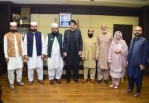 اسلام آباد (ٹی این ایس) پاکستان عوامی قوت پارٹی کے سربراہ اور راول جنرل اینڈ ڈینٹل ہاسپٹل و راول فاؤنڈیشن کے چیئرمین خاقان وحید خواجہ نے کہا ہے کہ علماء و مشائخ کی ہم دل سے قدر کرتے ہیں۔