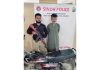 کراچی (ٹی این ایس) تھانہ پیرآباد پولیس کی کارروائی، اسٹریٹ کرائم میں ملوث ملزم گرفتار، غیر قانونی اسلحہ، نقدی اور موٹر سائیکل برآمد.