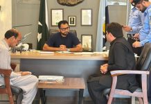 اسلام آباد باد (ٹی این ایس) پولیس عوام کی خدمت کے مشن پر گا مزن۔ایس ایس پی آپریشنز اسلام آ باد قاضی علی رضا کا اوپن ڈور پا لیسی کے تحت شہر یو ں کے مسائل کے فوری حل کے لئے کھلی کچری کاانعقاد۔شہریوں کی شکا یا ت سن کر متعلقہ افسران کو فوری حل کے احکا ما ت جا ری کئے۔