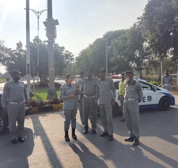 اسلام آباد (ٹی این ایس) چیف ٹریفک آفیسر کائنات اظہر خان نے شہرِ کی اہم اور مرکزی شاہراہوں کا دورہ کیا