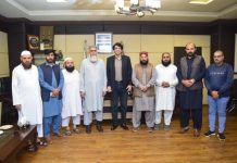 اسلام آباد (ٹی این ایس) پاکستان عوامی قوت پارٹی کے چیئرمین خاقان وحید خواجہ نے کہا ہے کہ ہم بلدیاتی انتخابات میں بھرپور حصہ لیں گے اور اس کی ہم تیاریاں ہنگامی بنیادوں پر کر رہے ہیں۔