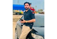 صوابی (ٹی این ایس) صوابی میں 2 بہنوں کو مبینہ طور پر اغواء کرکے تشدد کا نشانہ بنایا، پولیس اے ایس آئی نصیب جان کی ضمانت خارج ہونے پر کمرہ عدالت سے گرفتار کر لیا گیا